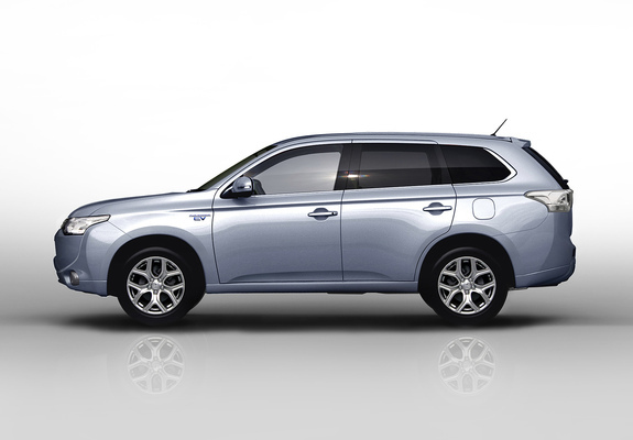 Pictures of Mitsubishi Outlander PHEV 2012