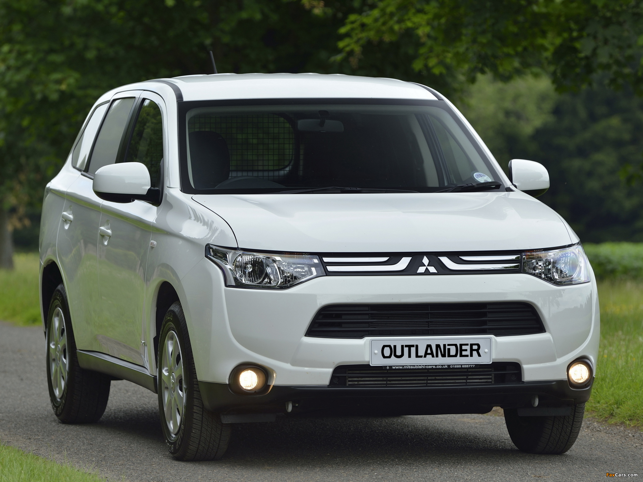 Pictures of Mitsubishi Outlander Commercial 2013 (2048 x 1536)