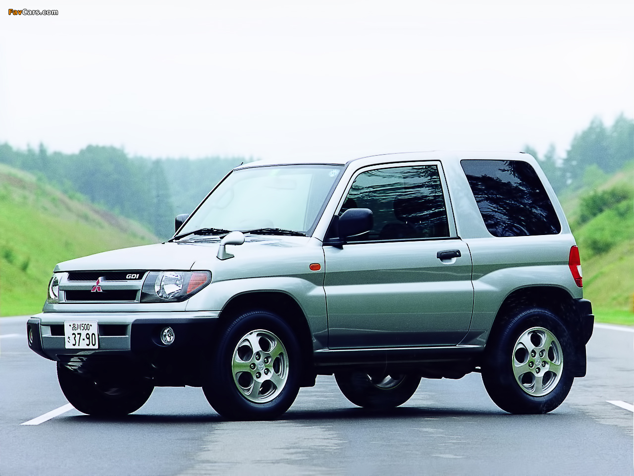 Photos of Mitsubishi Pajero iO 3-door 1998–2000 (1280 x 960)