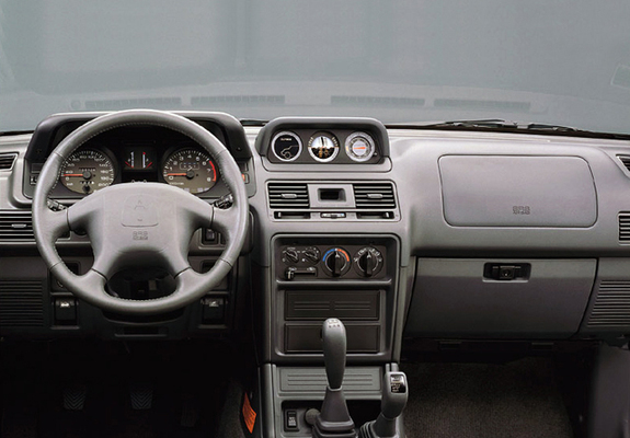 Images of Mitsubishi Pajero Metal Top 1997–99