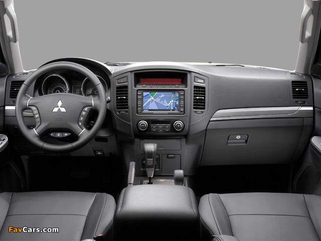 Mitsubishi Pajero 5-door 2011 photos (640 x 480)
