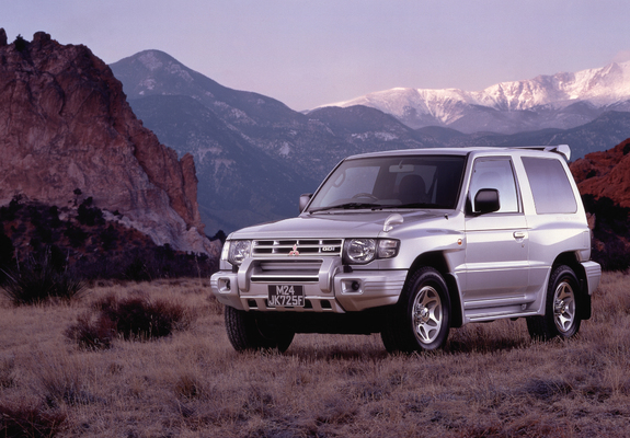 Pictures of Mitsubishi Pajero Metal Top JP-spec 1997–99