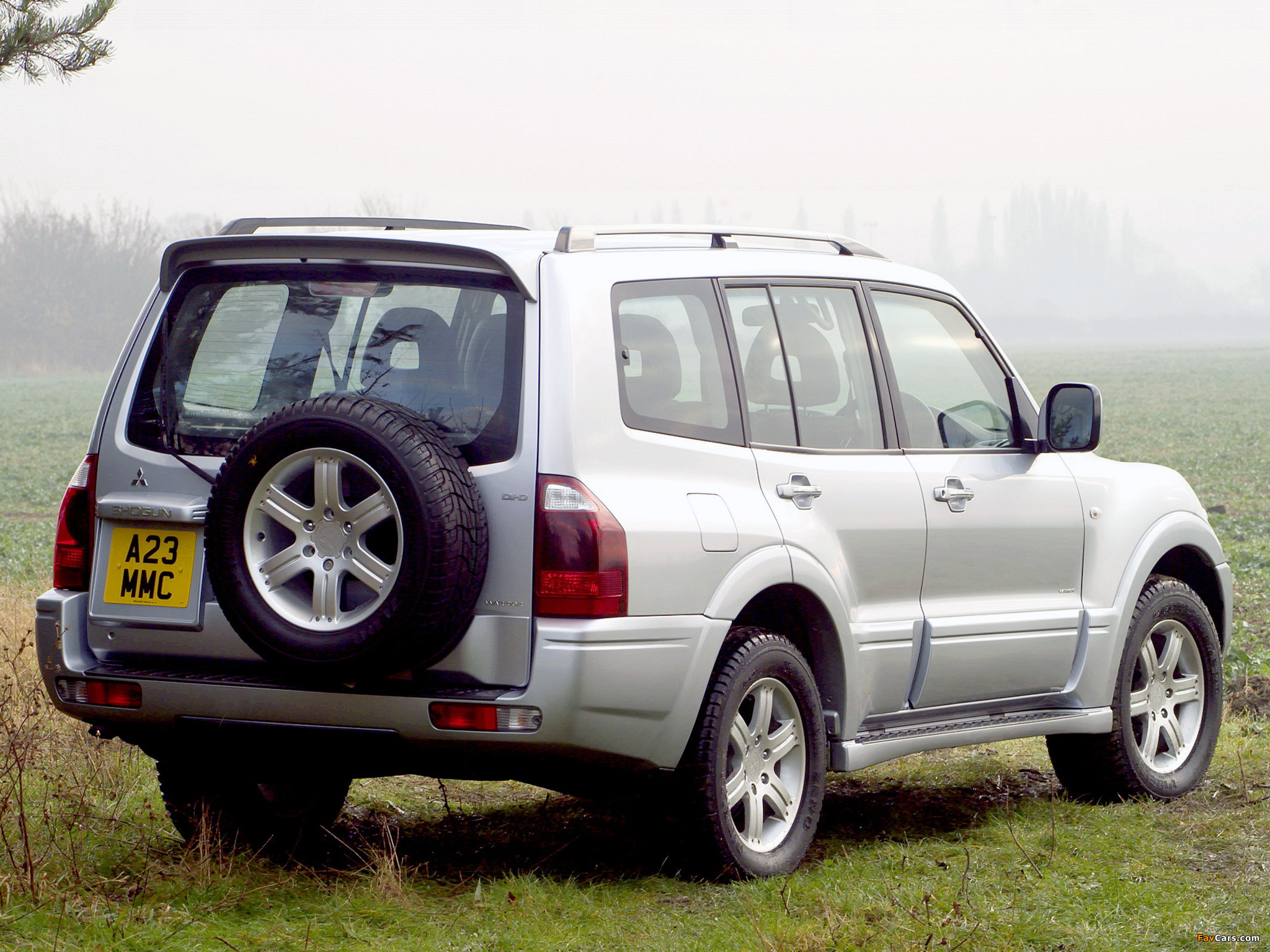 Мицубиси паджеро характеристики. Митсубиси Паджеро 3. Mitsubishi Pajero 3 поколение. Mitsubishi Pajero III 1999. Митсубиси Паджеро 3 2002.
