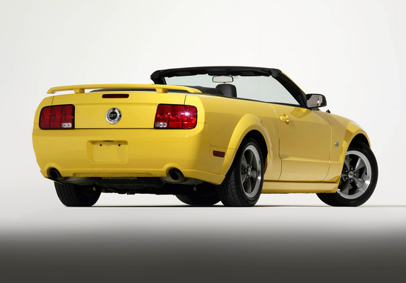 Mustang GT Convertible 2005–08 pictures