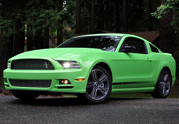 Pictures of Mustang V6 2012