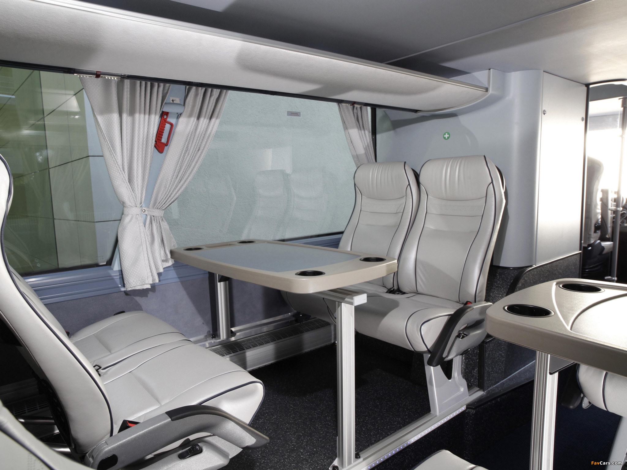 Images of Neoplan Skyliner 2010 (2048 x 1536)