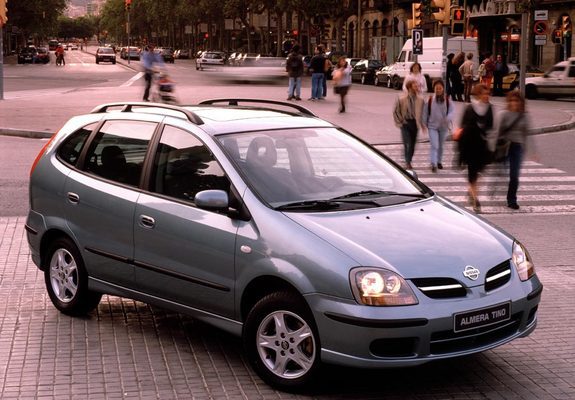 Photos of Nissan Almera Tino (V10) 2000–06