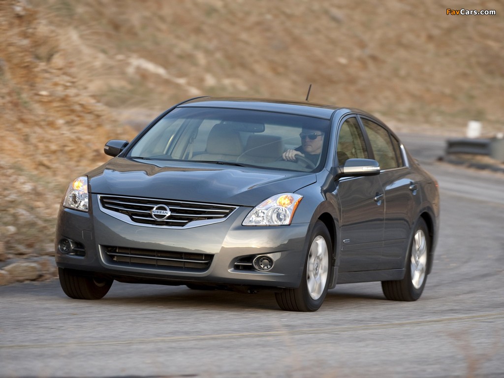 Pictures of Nissan Altima Hybrid (L32) 2010–12 (1024 x 768)