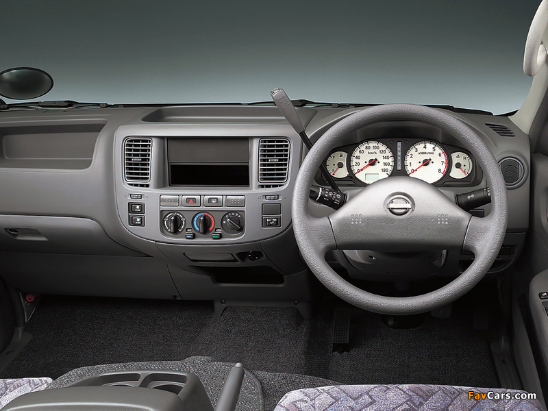 Images of Nissan Caravan (E25) 2001–05 (800 x 600)