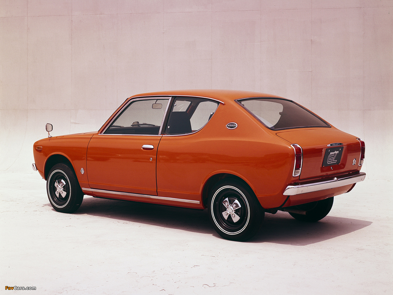 Images of Nissan Cherry GL 2-door Sedan (E10) 1970–74 (1280 x 960)