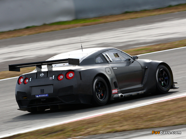 Images of Nissan GT-R FIA GT1 (R35) 2009 (640 x 480)