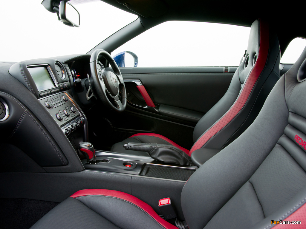 Images of Nissan GT-R Black Edition UK-spec (R35) 2010 (1024 x 768)