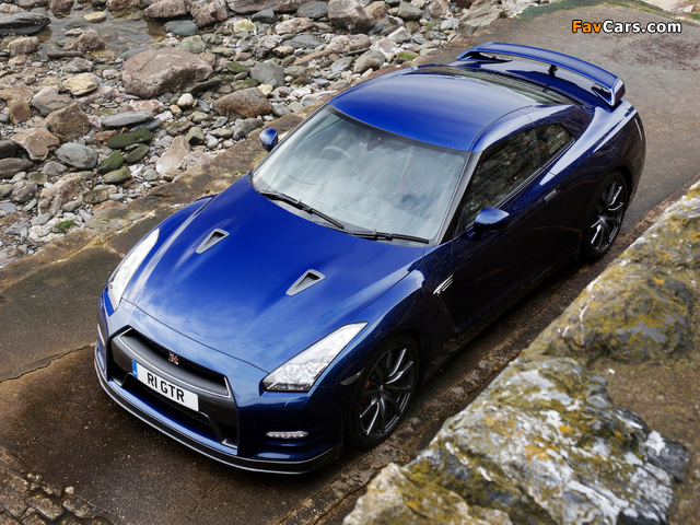 Images of Nissan GT-R Black Edition UK-spec (R35) 2010 (640 x 480)
