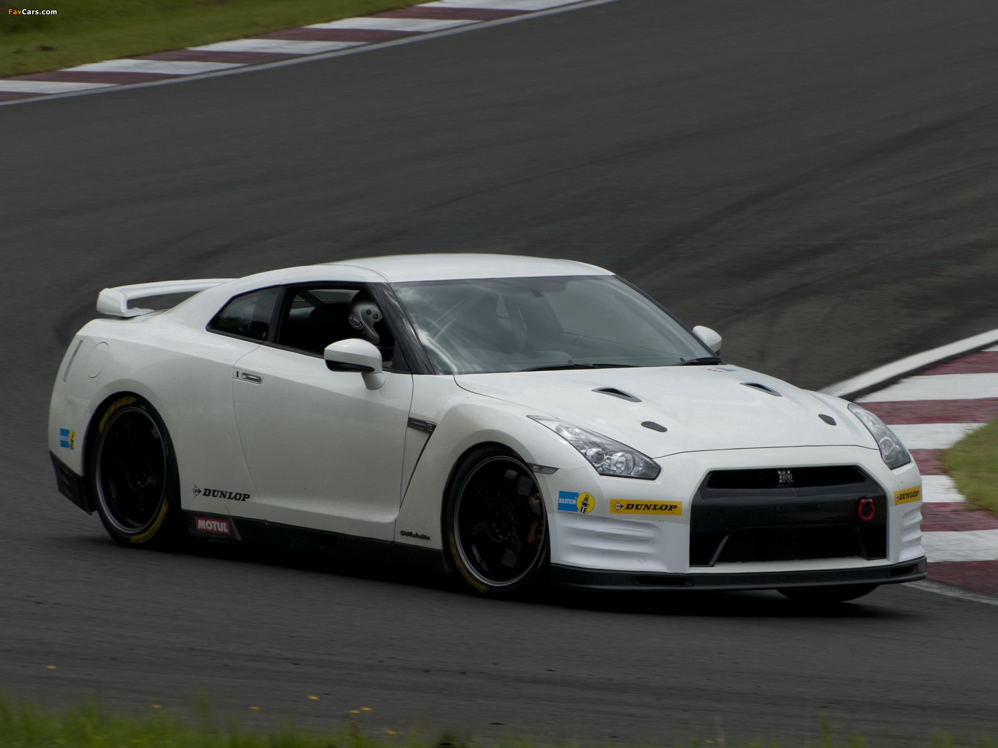 Images of Nissan GT-R Club Track Edition (R35) 2010 (2048 x 1536)