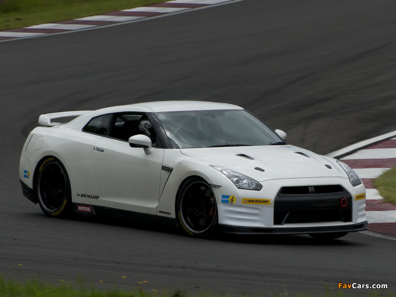 Images of Nissan GT-R Club Track Edition (R35) 2010 (800 x 600)
