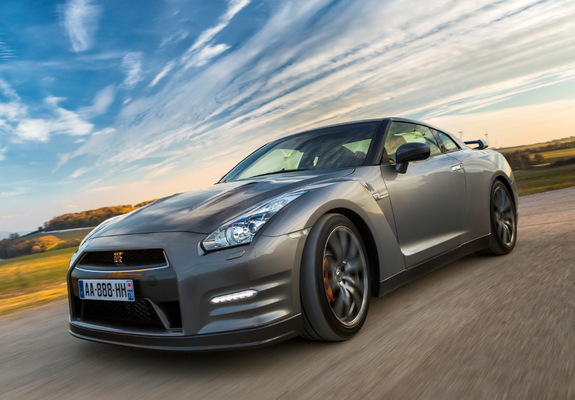 Images of Nissan GT-R Premium Edition (R35) 2012