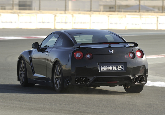 Nissan GT-R Black Edition (R35) 2010 wallpapers