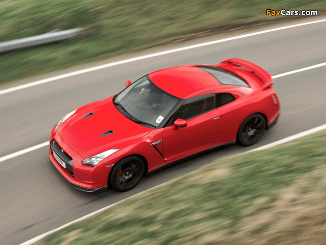 Pictures of Nissan GT-R Black Edition UK-spec 2008–10 (640 x 480)
