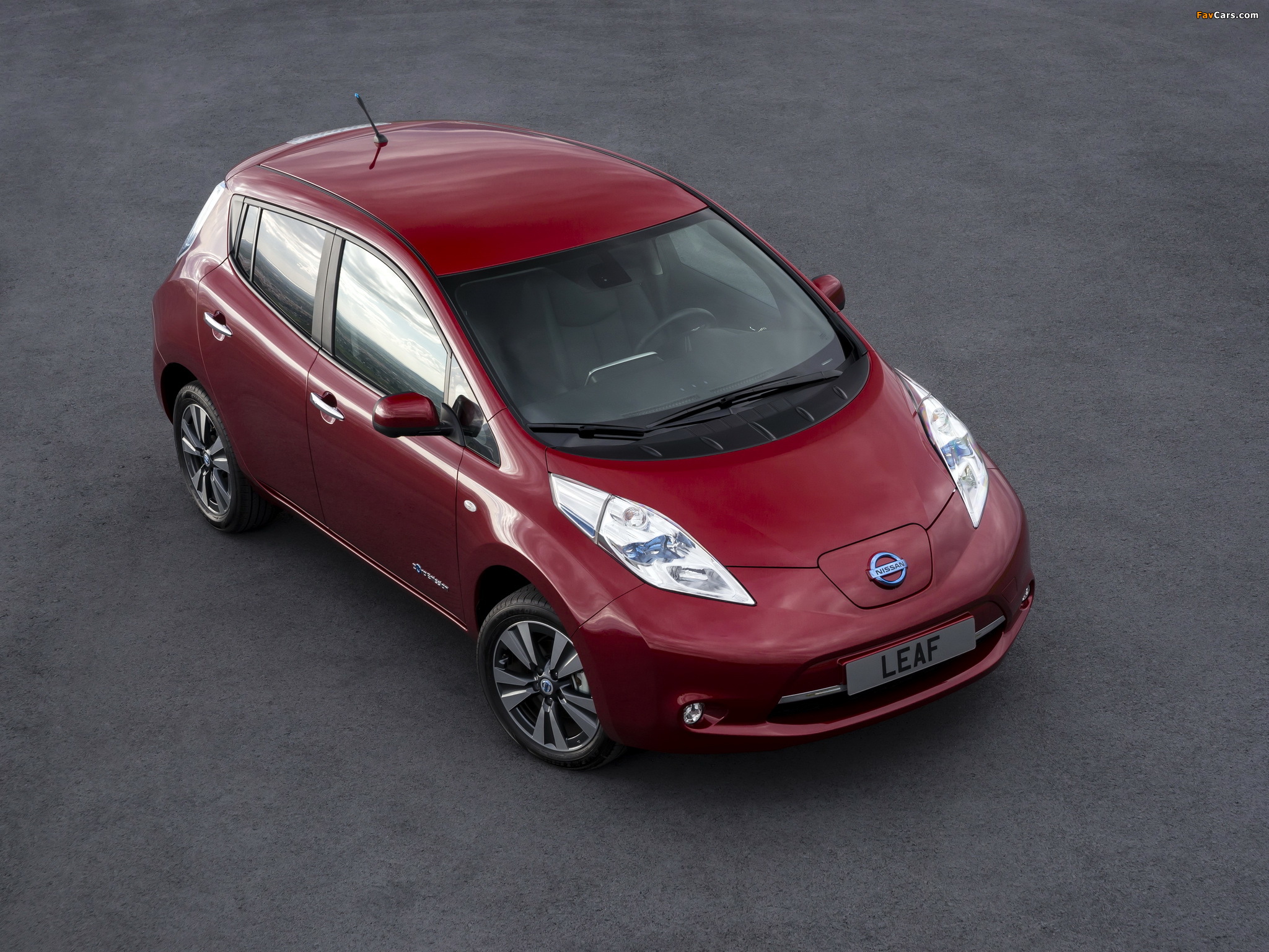 Images of Nissan Leaf 2013 (2048 x 1536)