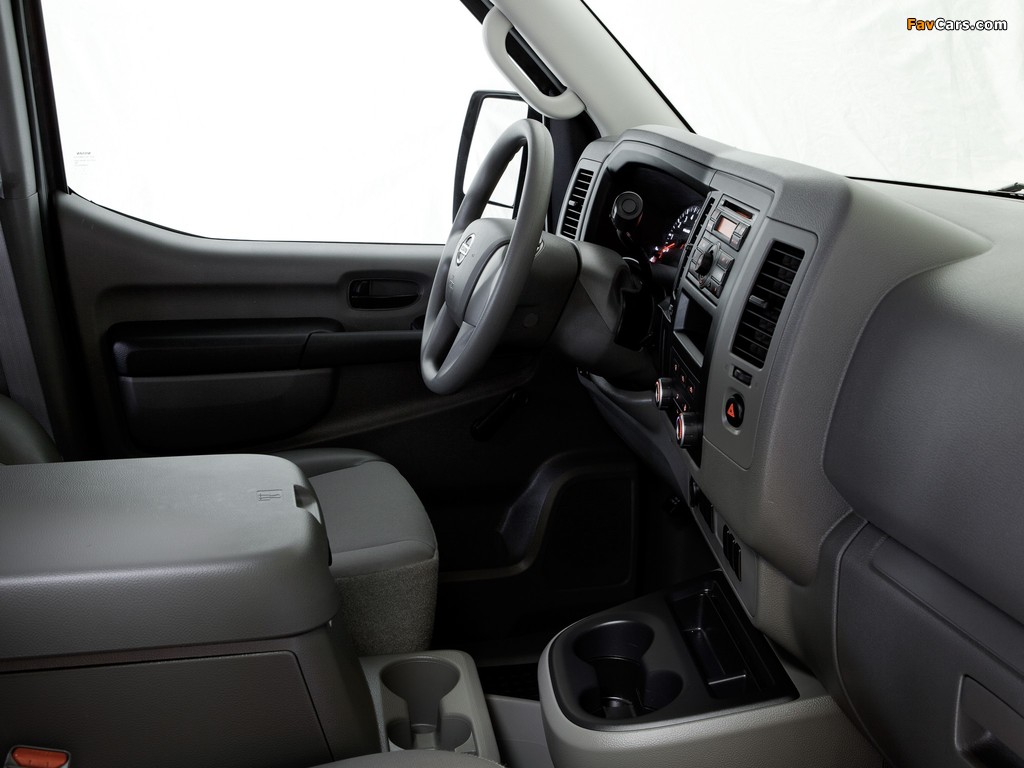 Photos of Nissan NV2500 HD High Roof 2010 (1024 x 768)
