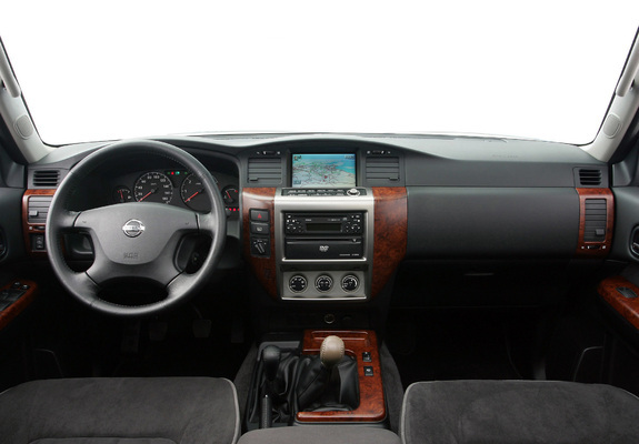 Nissan Patrol 5-door (Y61) 2004–10 images
