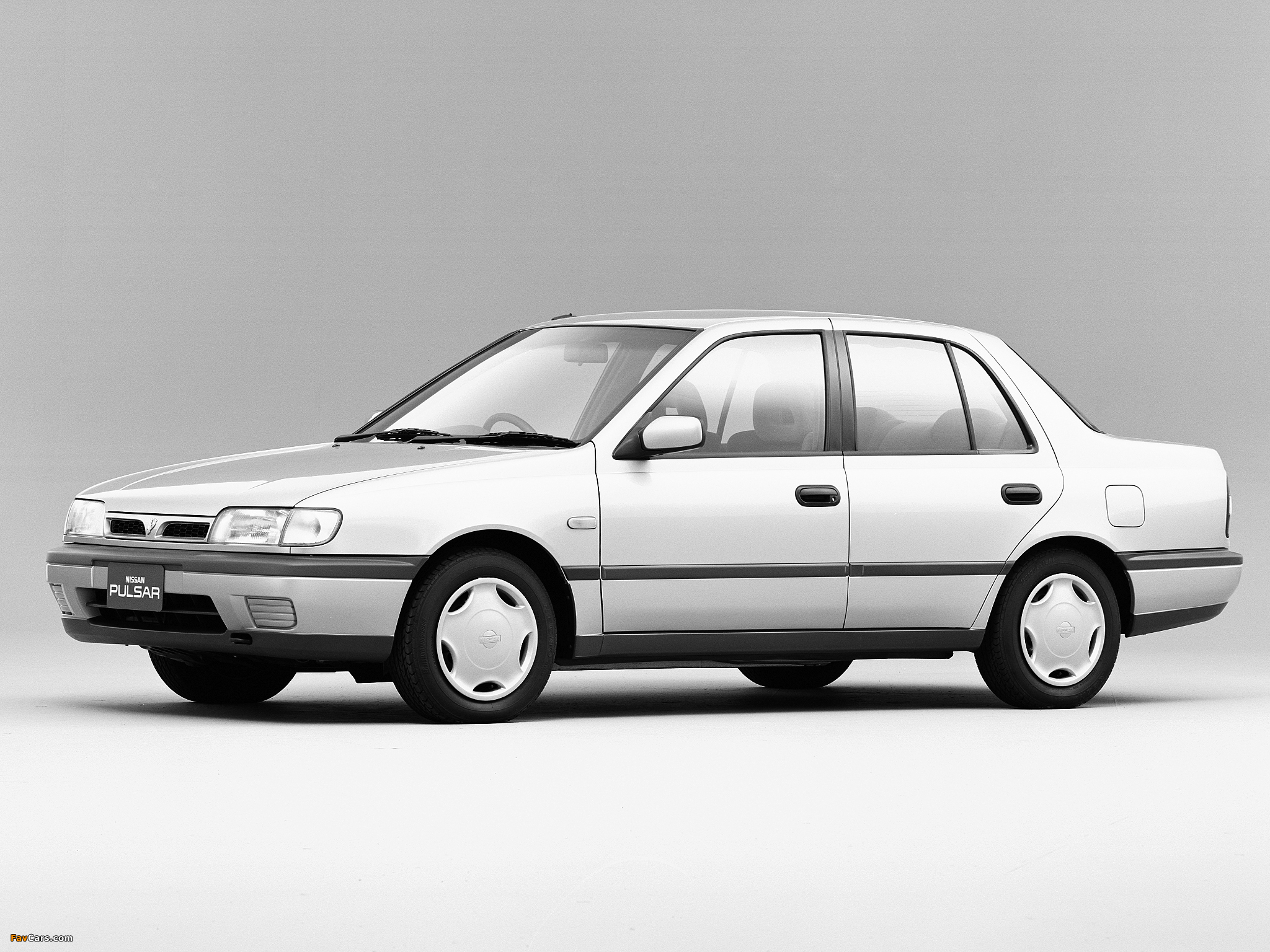Photos of Nissan Pulsar Sedan (N14) 1990–95 (2048 x 1536)