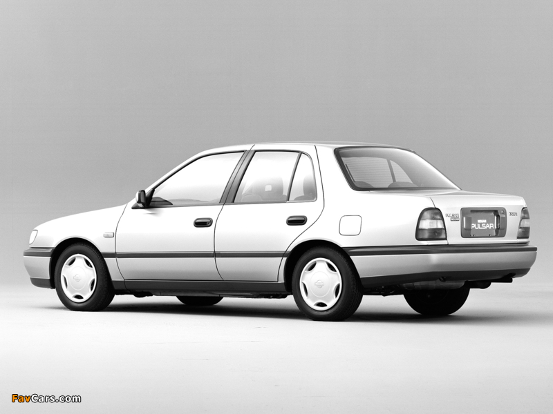 Pictures of Nissan Pulsar Sedan (N14) 1990–95 (800 x 600)