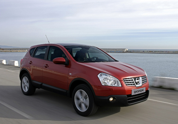 Images of Nissan Qashqai 4WD 2007–09