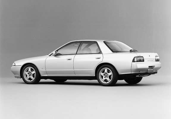 Images of Nissan Skyline GTS-T Sedan (HCR32) 1991–92