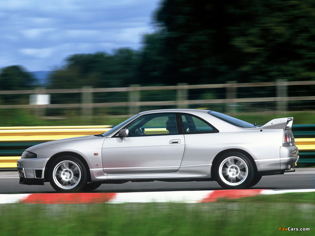 Nissan Skyline GT-R V-spec (BCNR33) 1995–98 images (1024 x 768)