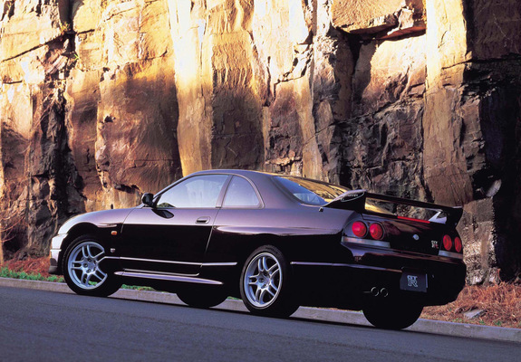 Nissan Skyline GT-R (BCNR33) 1995–98 pictures