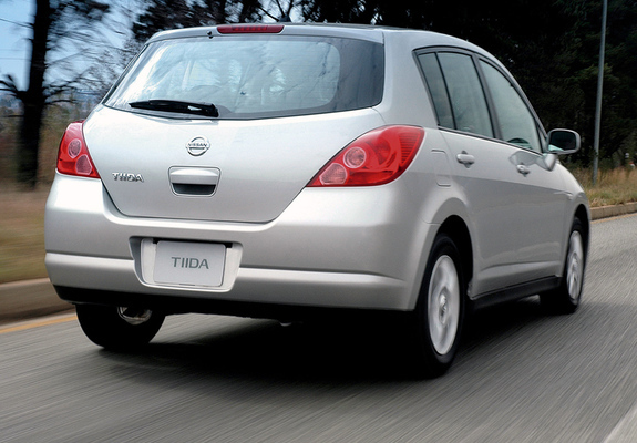 Nissan Tiida Hatchback ZA-spec (C11) 2004–08 images