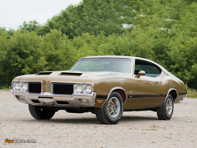 Photos of Oldsmobile 442 W-30 Holiday Coupe (4487) 1970 (640 x 480)