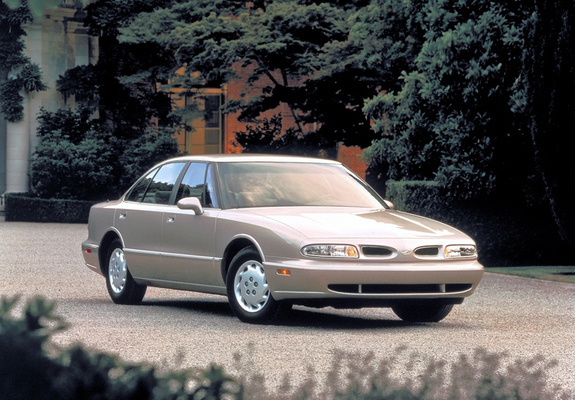 Oldsmobile Eighty Eight 1996–99 images