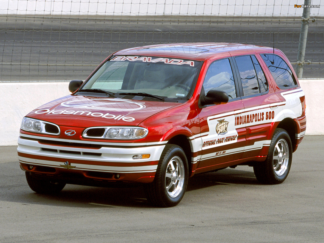 Oldsmobile Bravada Indy 500 Pace Car 2001 wallpapers (1280 x 960)