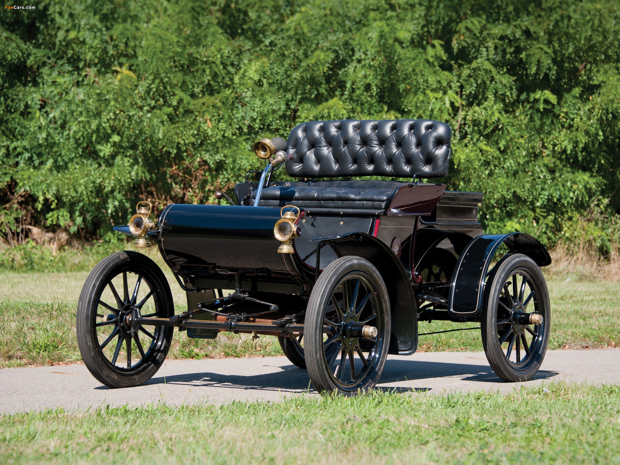 Первые российские машины. Oldsmobile Curved Dash 1901 года. Ford model f 1905. Олдсмобиль 1900. Oldsmobile 1901.