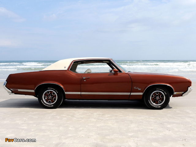 Images of Oldsmobile Cutlass Supreme SX Holiday Coupe (4257) 1971 (640 x 480)
