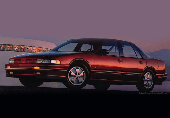Images of Oldsmobile Cutlass Supreme International Sedan 1990–91
