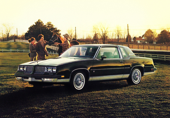 Oldsmobile Cutlass Supreme Brougham Coupe (M47) 1984 images