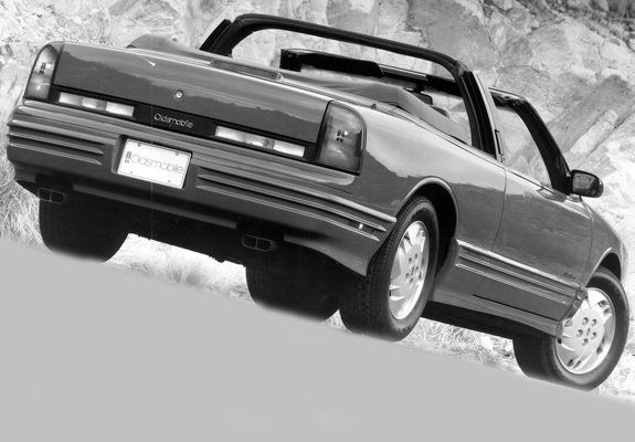 Oldsmobile Cutlass Supreme Convertible 1991–95 photos