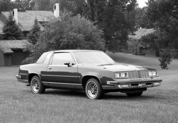 Pictures of Oldsmobile Cutlass Supreme Brougham Coupe (M47) 1985