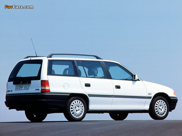 Images of Opel Astra Caravan (F) 1991–94 (640 x 480)