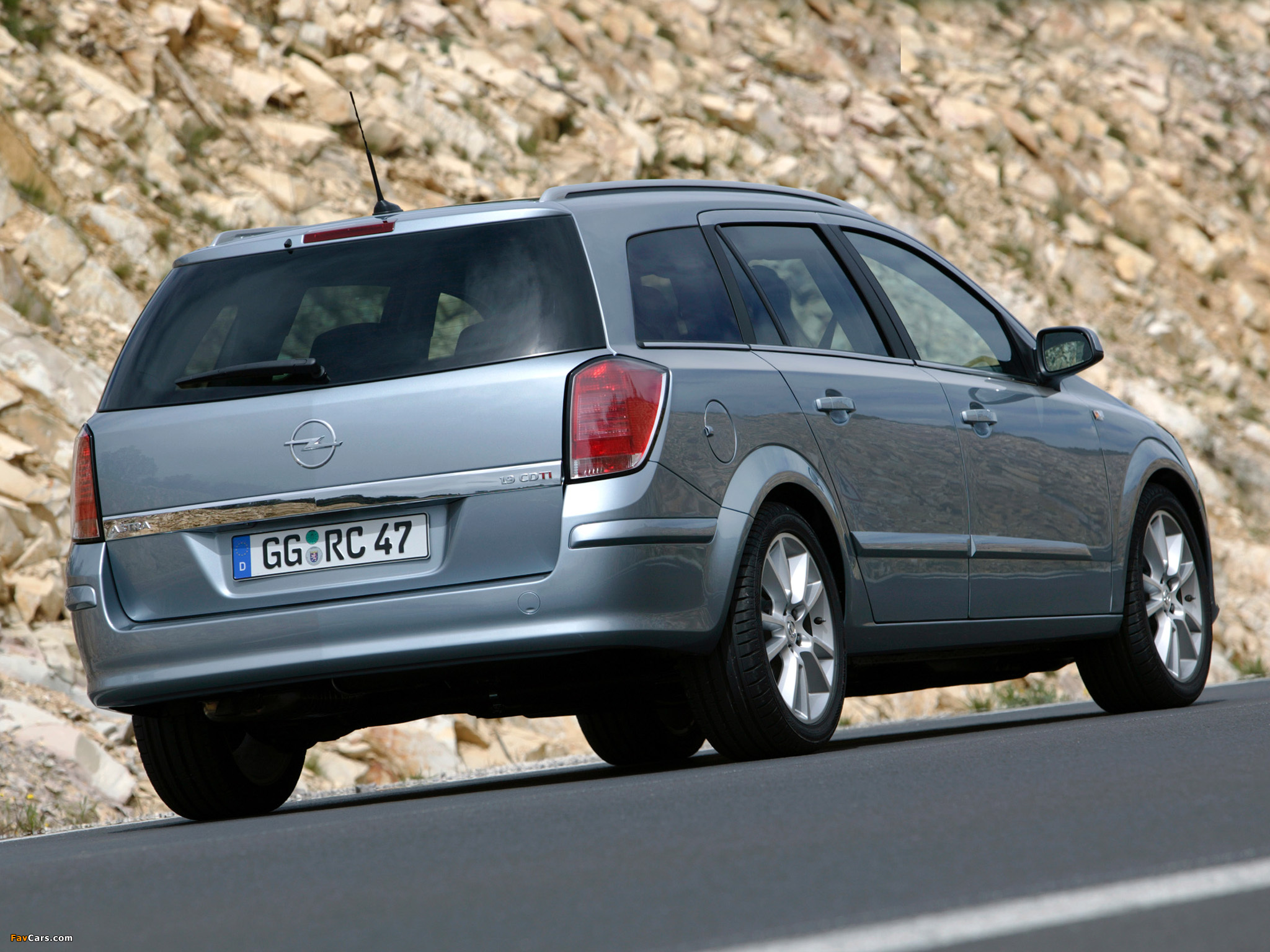 Images of Opel Astra Caravan (H) 2004–07 (2048 x 1536)
