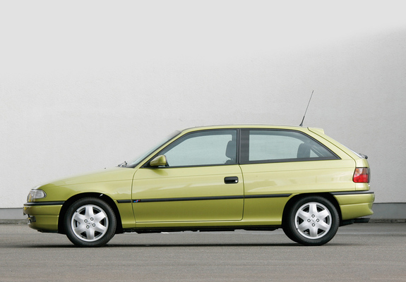 Opel Astra 3-door (F) 1994–98 images