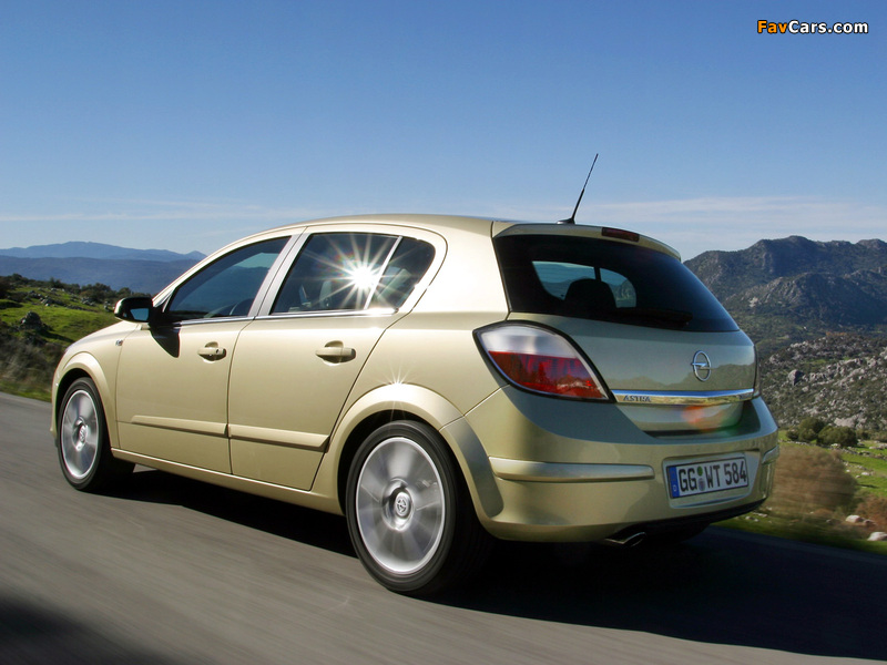 Opel Astra Hatchback (H) 2004–07 photos (800 x 600)