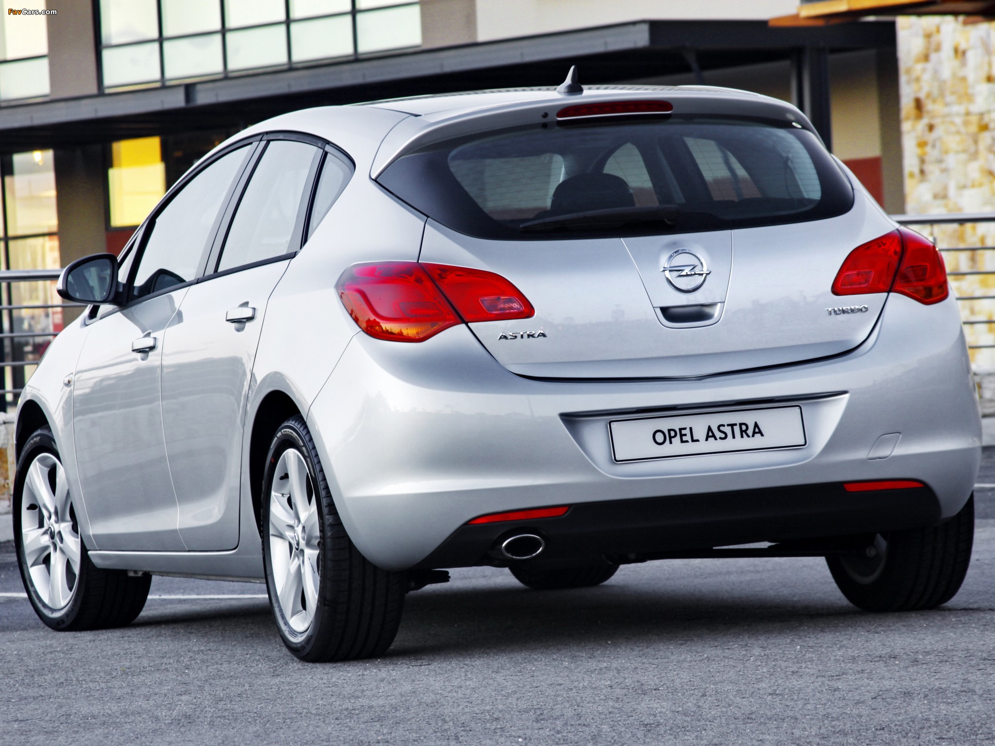 Opel Astra Hatchback 2012
