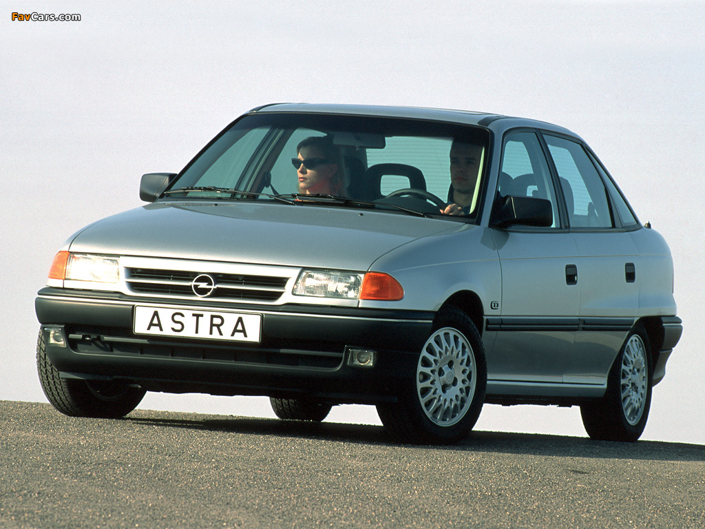 Photos of Opel Astra Sedan (F) 1991–94 (1024 x 768)