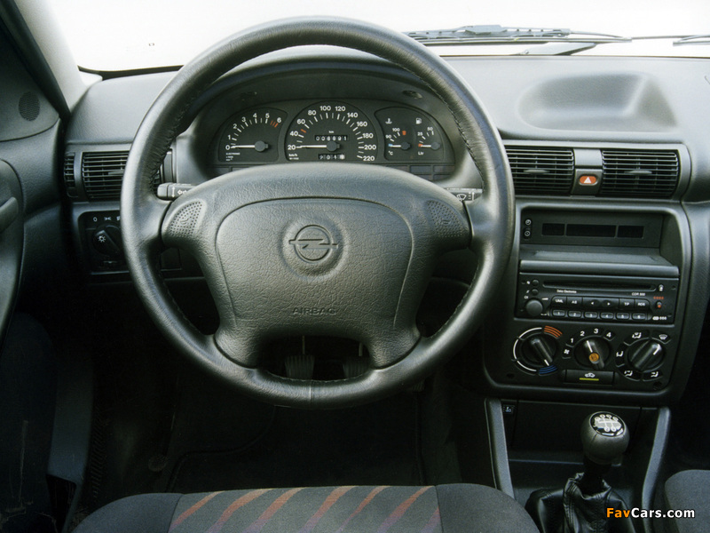 Photos of Opel Astra 3-door (F) 1994–98 (800 x 600)