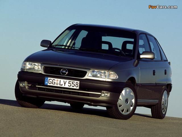 Photos of Opel Astra 5-door (F) 1994–98 (640 x 480)