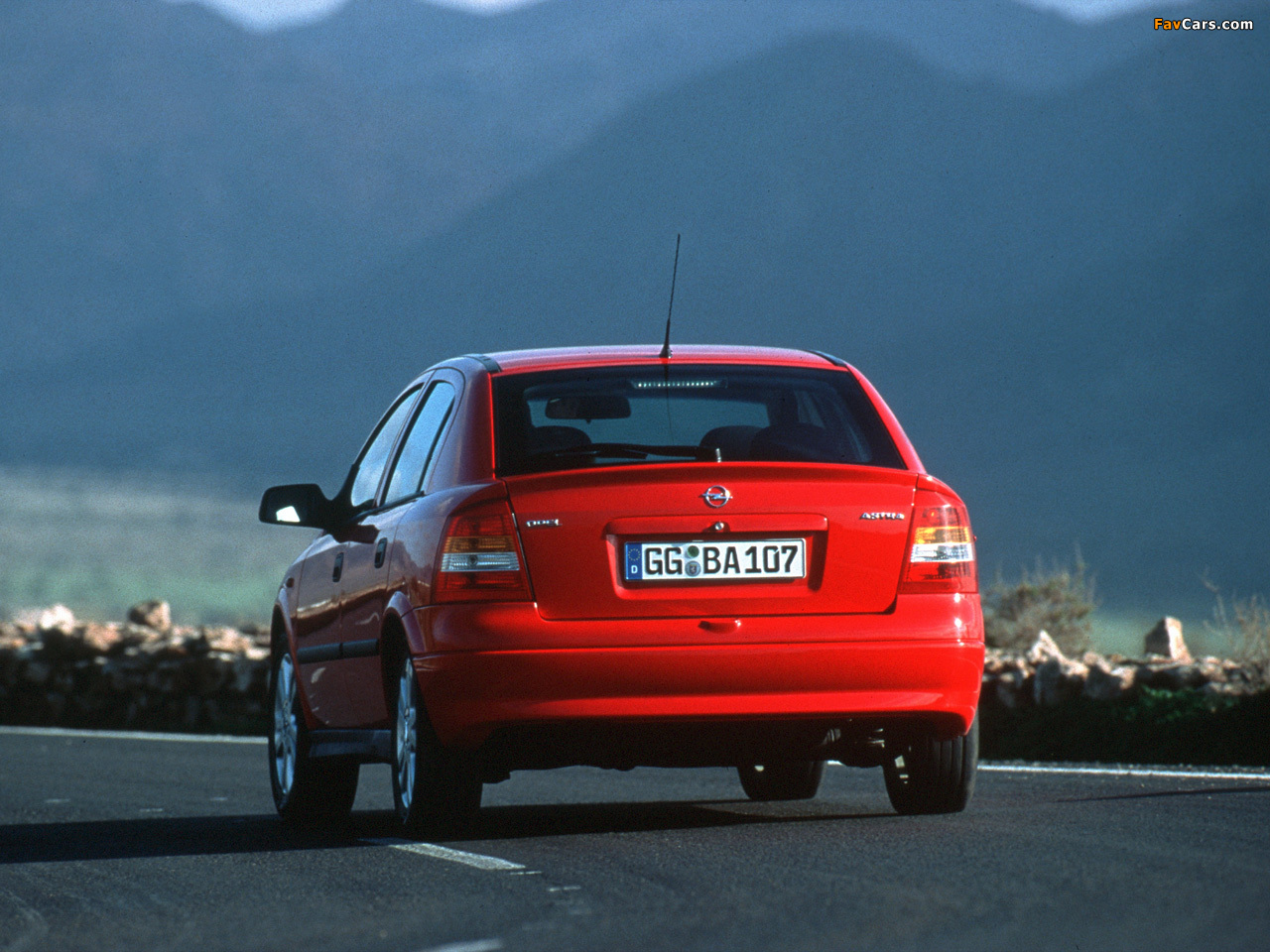 Photos of Opel Astra 5-door (G) 1998–2004 (1280 x 960)